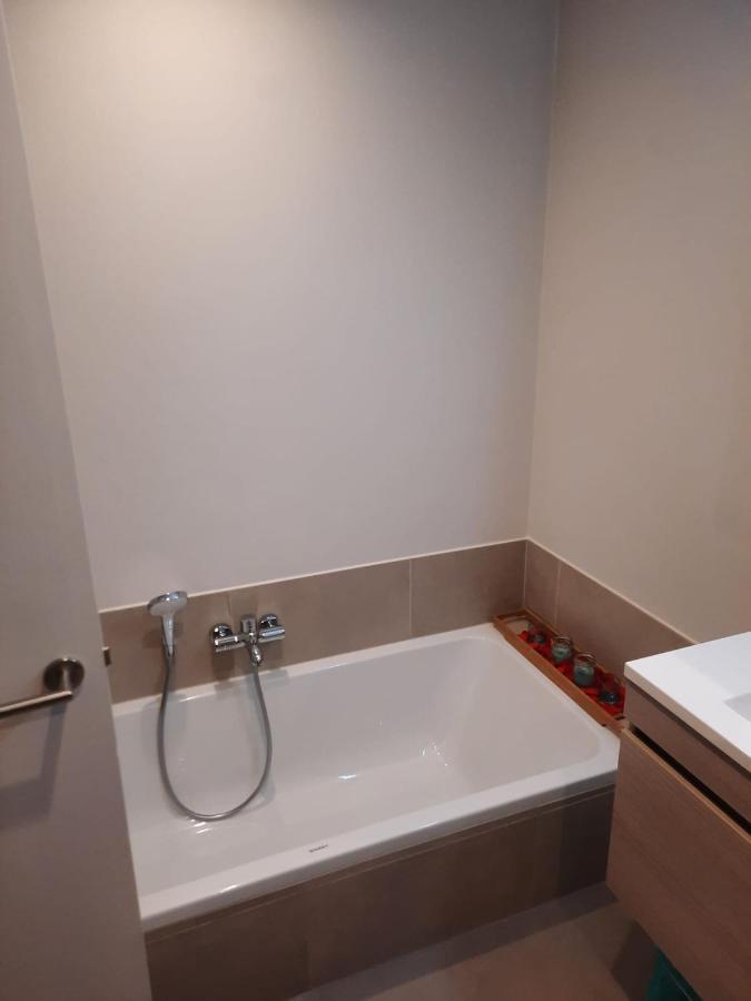 Lectus Iv Apartment *
